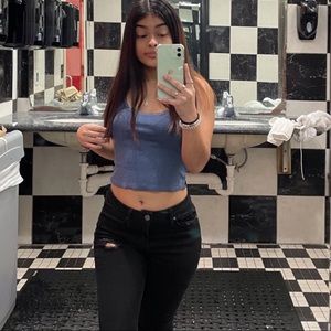 Meet your Posher, Andrea